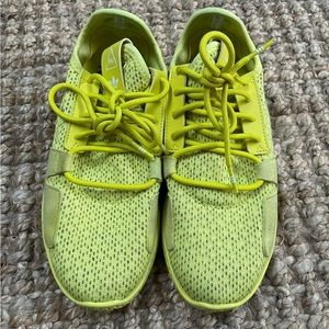 Adidas Pharrell Williams Tennis Hu V2 shock yellow size 5.5